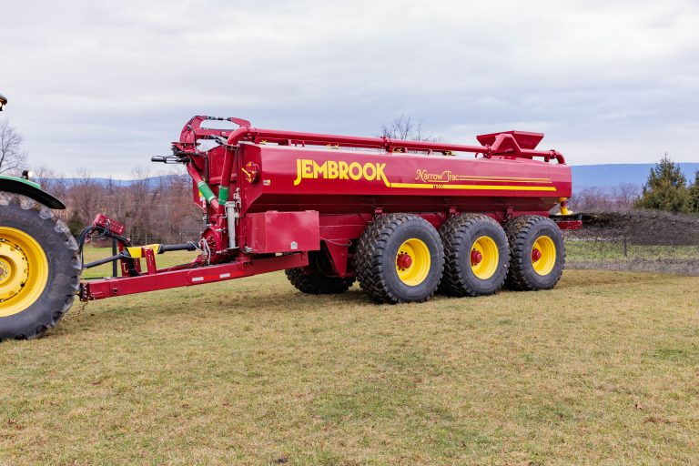 jembrook-tank-7500-spreading